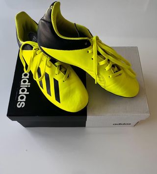 Botas fútbol Adidas.  Seminuevas, buen estado