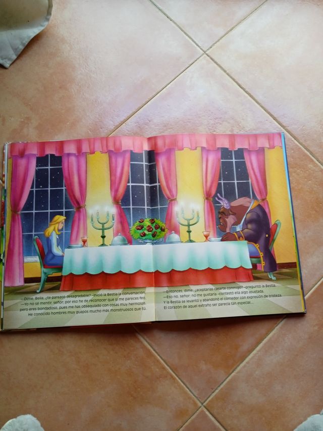 Lote 4 libros infantiles variados - En CASTELLANO