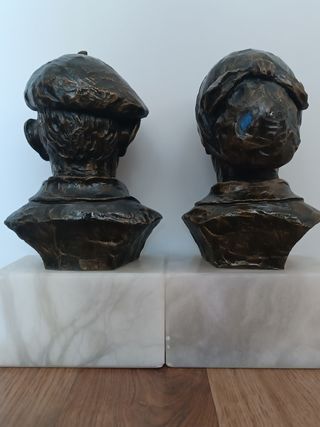 Bustos de bronce sobre peana de marmol