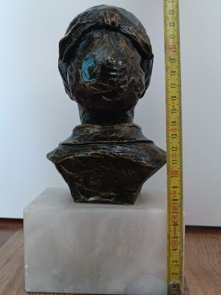 Bustos de bronce sobre peana de marmol
