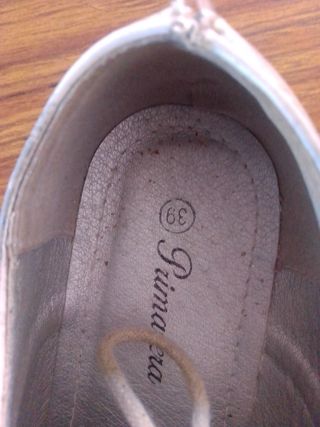 Zapatos plateados