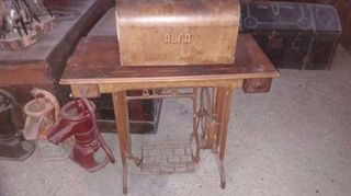 Antigua máquina de coser alfa