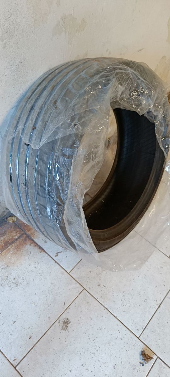 Pneumatico da 17 pollici marca RIKEN