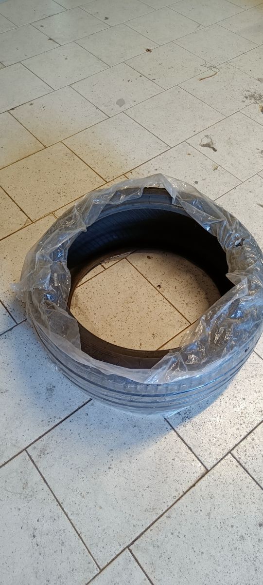 Pneumatico da 17 pollici marca RIKEN