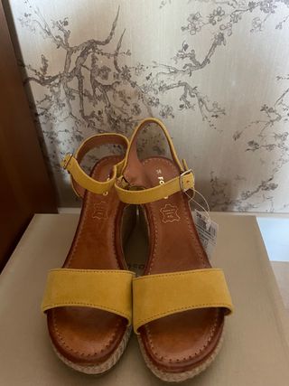 Sandalia cuña piel 38 nuevas