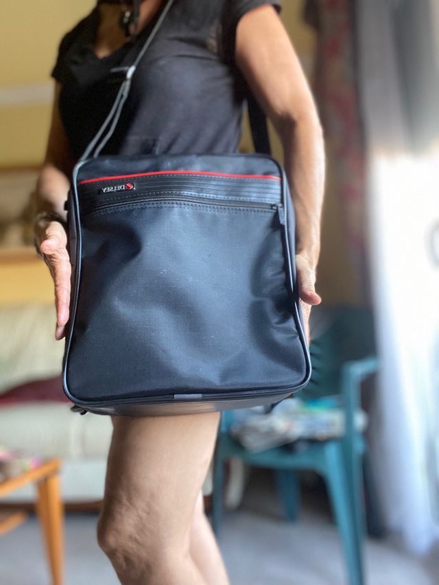 bolsa de Delsey para tus ducumentos cuando viajes