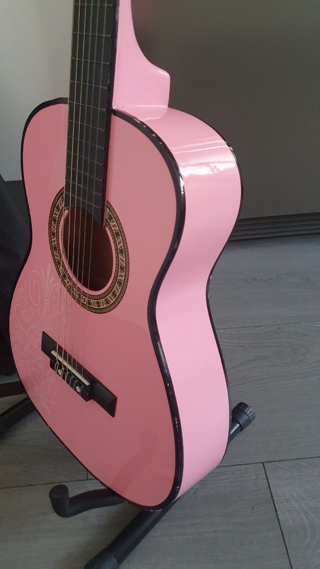 Guitarra infantil + soporte y funda