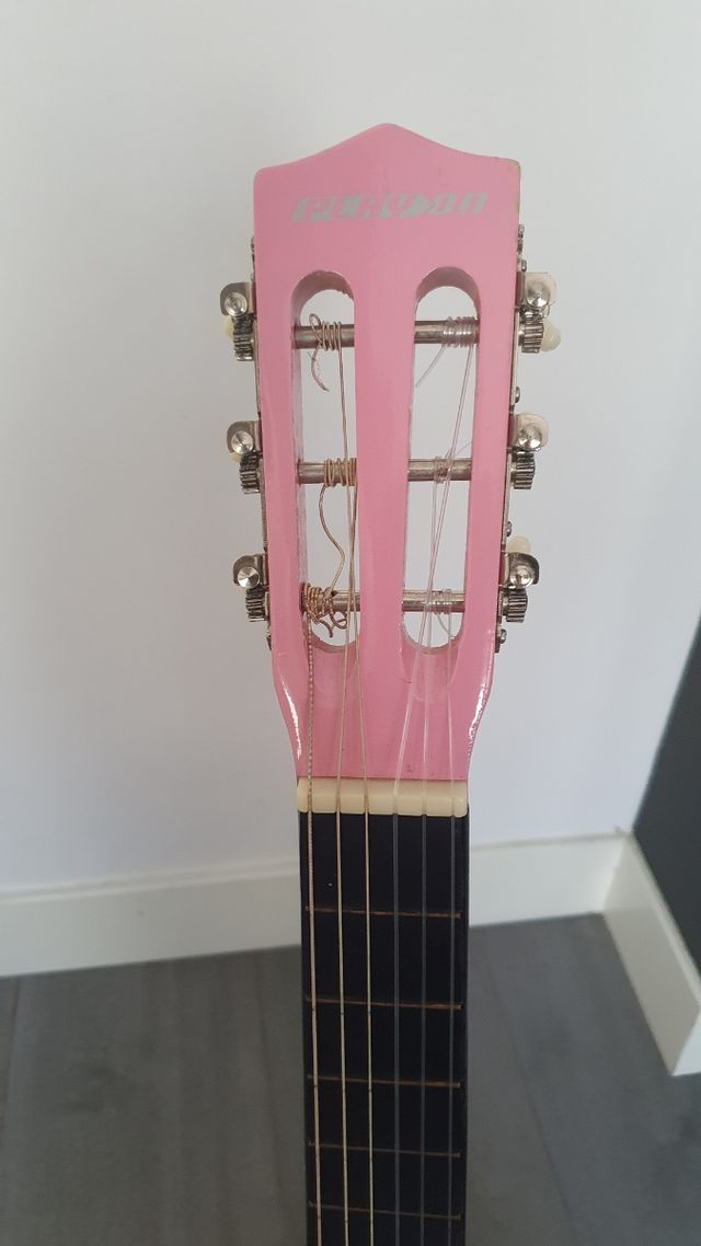 Guitarra infantil + soporte y funda