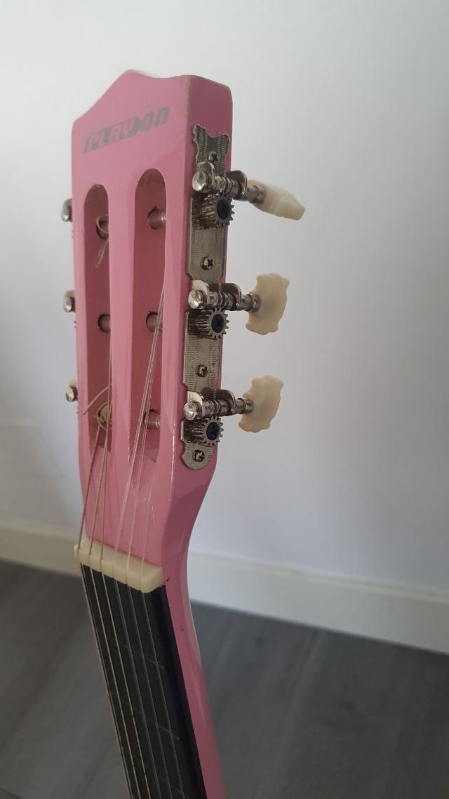 Guitarra infantil + soporte y funda