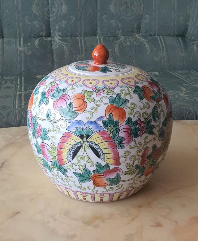 Bombonera de porcelana