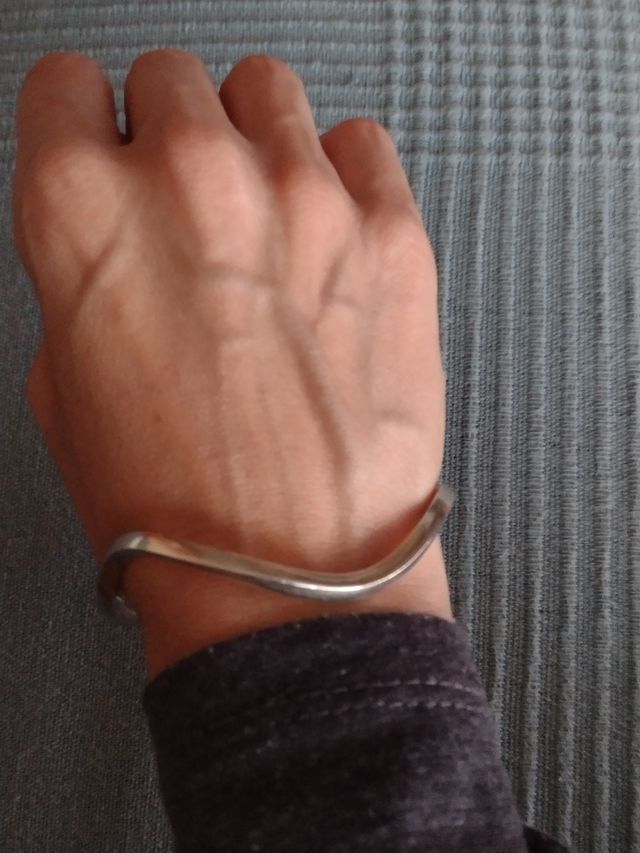 pulsera rígida, brazalete ondas de plata 