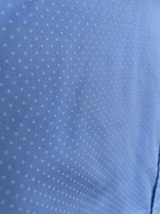 CAMISA CELESTE DE LUNARES BLANCOS