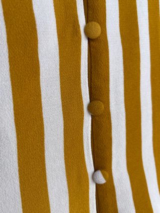 CAMISA DE RAYAS AMARILLAS Y BLANCAS