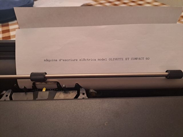 máquina de escribir eléctrica