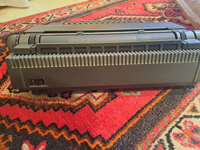 máquina de escribir eléctrica