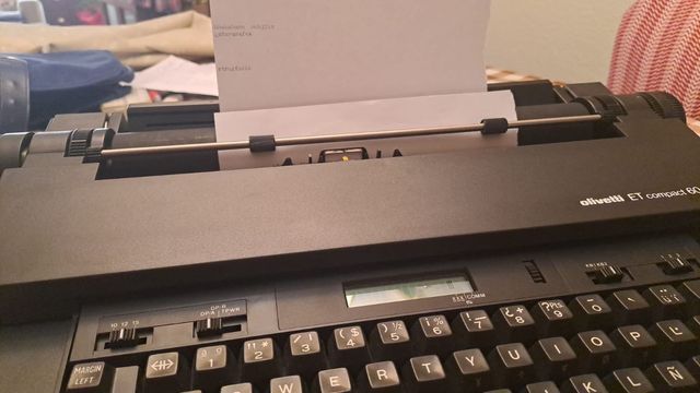 máquina de escribir eléctrica