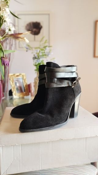Botines piel vuelta