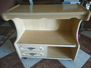 mueble de televisión salón comedor con ruedas clar