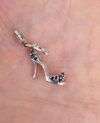 Charm circonitas negras THOMAS SABO.