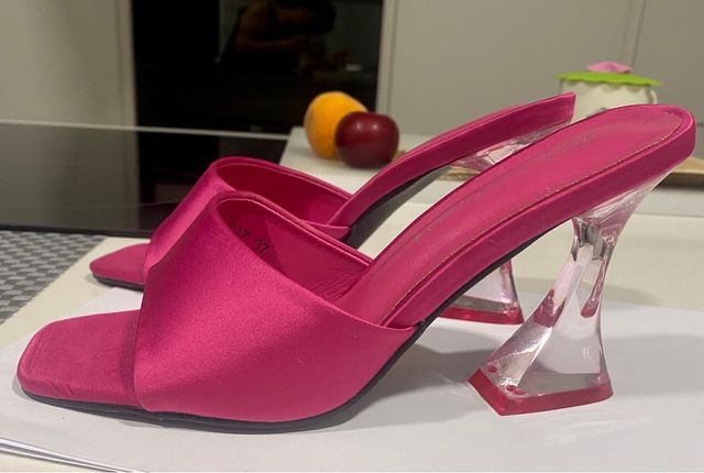 sandalias color fusia