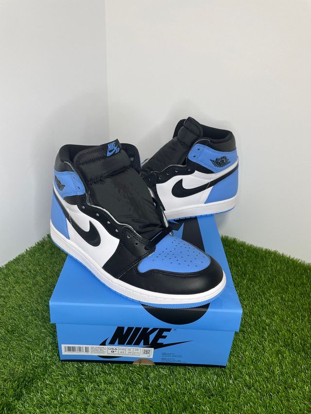 Jordan 1 UNC toe