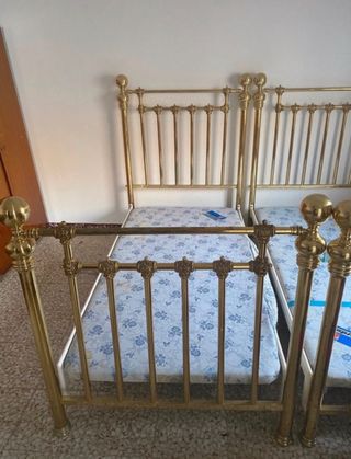 !!ESPECTACULARES!! Dos camas muy antigua de 90 cm