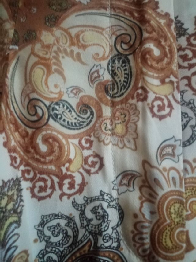 Pantalón corto marrón y beige