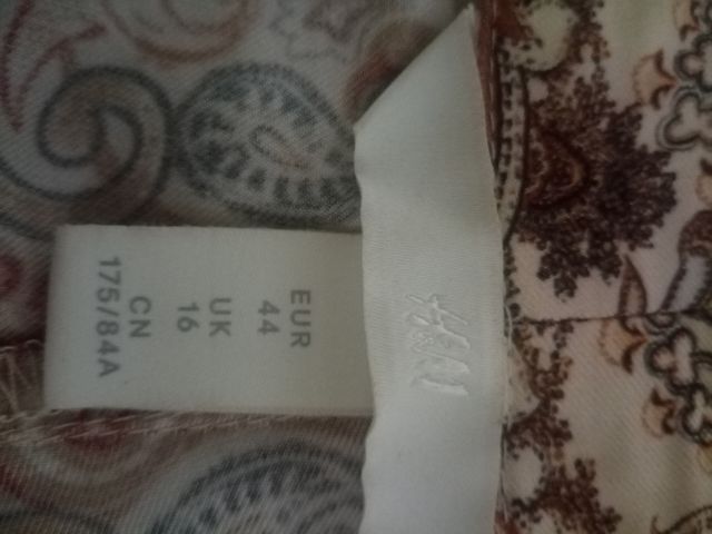 Pantalón corto marrón y beige