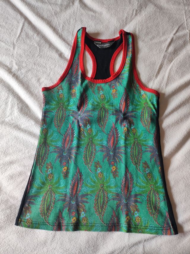 Camiseta tirantes. Desigual