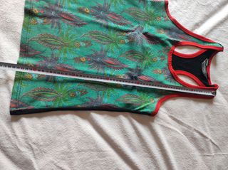 Camiseta tirantes. Desigual