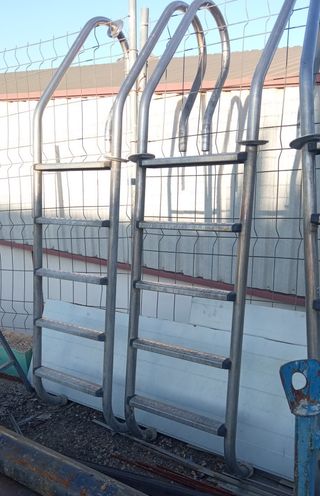 Escalera acero inoxidable para piscina