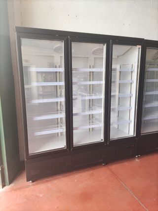 VITRINA MURAL TRES PUERTAS FRIGORIFICS