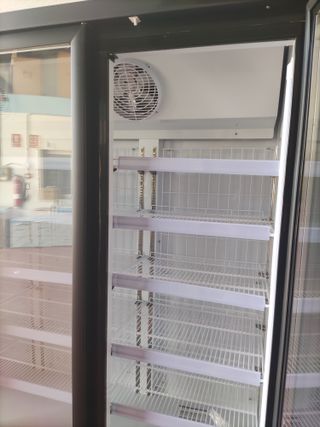 VITRINA VERTICAL DE CONGELACION