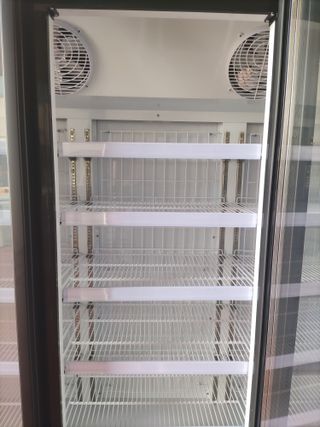 VITRINA VERTICAL DE CONGELACION