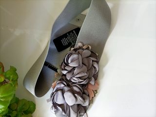 Nuevo. Cinturón gris perla