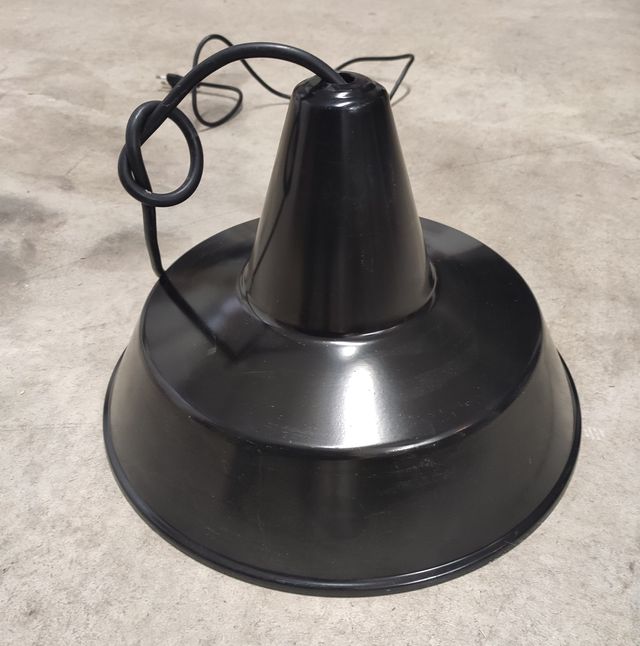 Lampada a sospensione in smalto nero