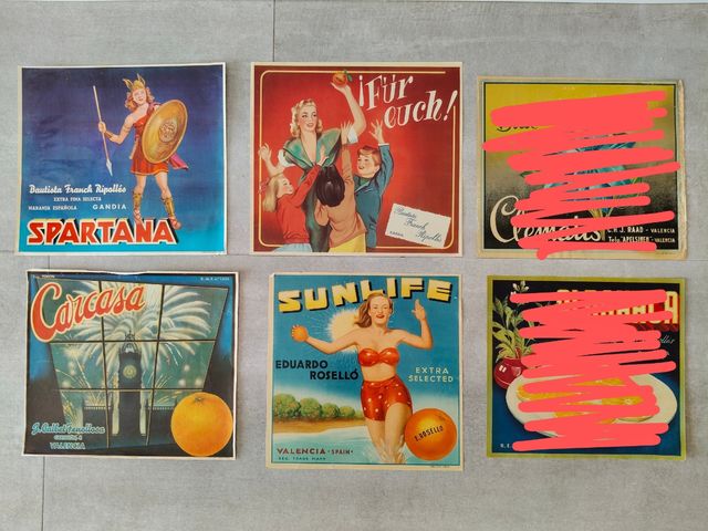 Vecchie etichette o cartelli arancioni.