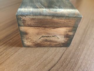 Caja de madera banda Metallica
