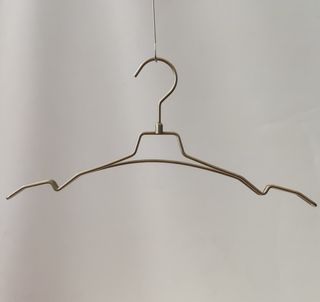 20 Perchas, Percha de acero.