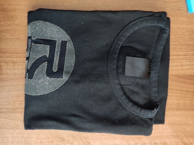 Camiseta negra elástica. RG512. Talla L