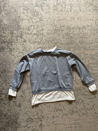 Jersey gris combinado de camiseta blanca