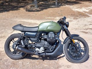 Moto Guzzi verde camuflaje cafe racer
