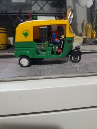 Tuk tuk vehículo indio