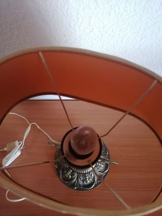 lampara de mesa de bronce.