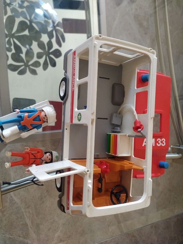 Ambulancia Playmobil