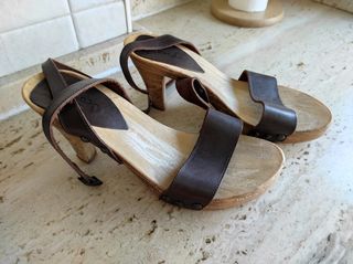 Sandalias de tacón de piel marrones