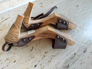 Sandalias de tacón de piel marrones