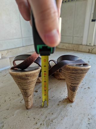 Sandalias de tacón de piel marrones