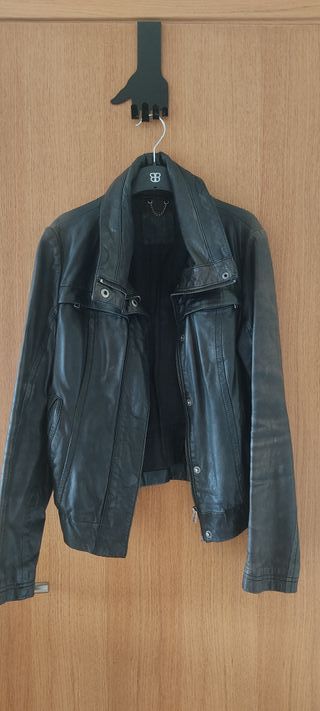 Cazadora cuero Stradivarius