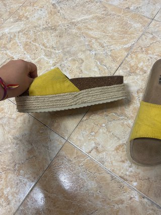 Sandalias Amarillas sin uso